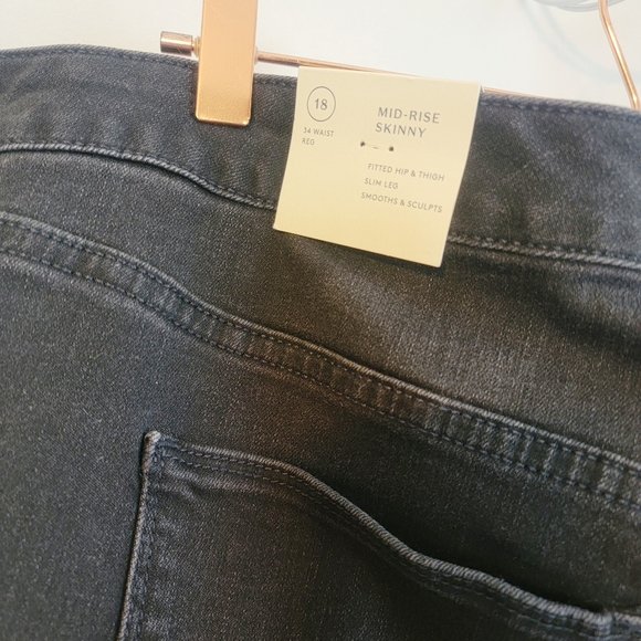 Black Mid Rise Skinny Jeans * NWT * Sz 18 * Universal Thread * - Picture 4 of 6